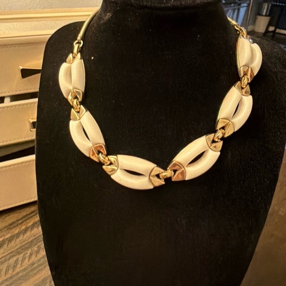 Monet Jewelry - Elegant Gold and Cream Necklace.